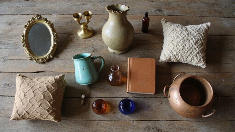 10 Creative Thrift Store Room Decor Ideas feature image